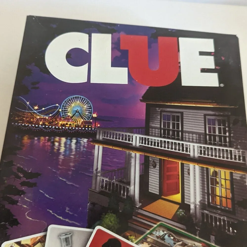 NWT Clue Grab & Go Compact Mobile Retro Board Game Mystery Hasbro Christmas Gift
